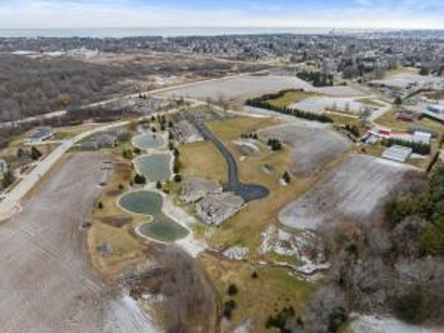 1934 Ravenswood LANE, Manitowoc, WI 54220