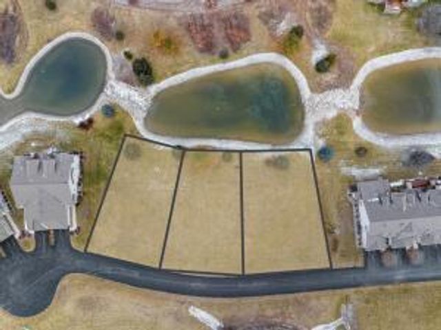 1934 Ravenswood LANE, Manitowoc, WI 54220