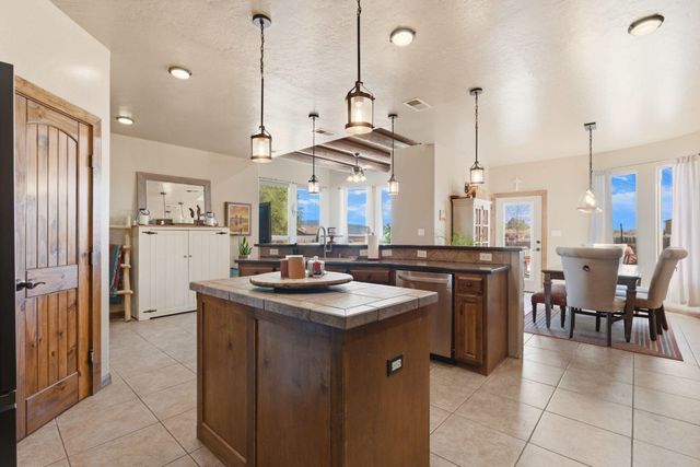 4626 16th Avenue NE, Rio Rancho, NM 87144