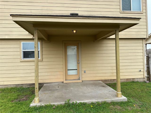 307 Wild Cat DR, Bastrop, TX 78602