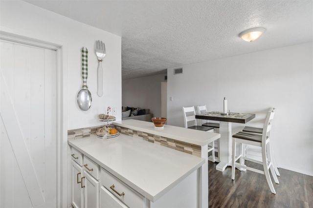 7600 Emmett F Lowry Expressway 1102, Texas City, TX 77591