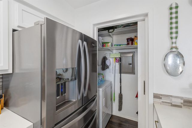 7600 Emmett F Lowry Expressway 1102, Texas City, TX 77591