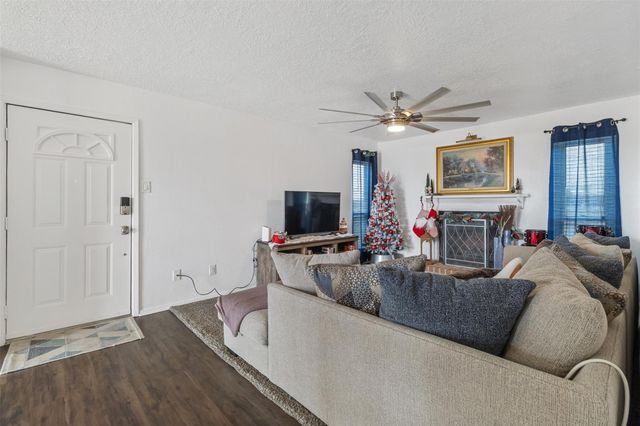 7600 Emmett F Lowry Expressway 1102, Texas City, TX 77591