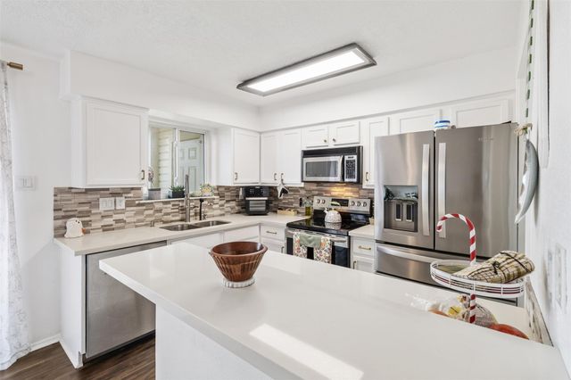 7600 Emmett F Lowry Expressway 1102, Texas City, TX 77591