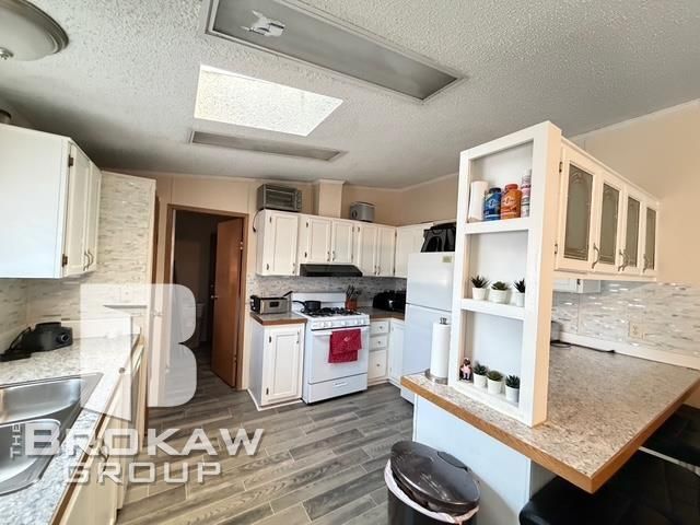 329 Hidden Pine Road, Flint, MI 48506