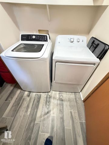 329 Hidden Pine Road, Flint, MI 48506