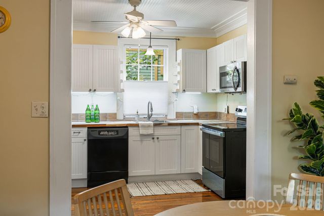 28 Woodlawn Avenue, Asheville, NC 28801