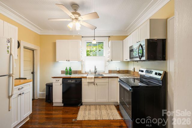 28 Woodlawn Avenue, Asheville, NC 28801