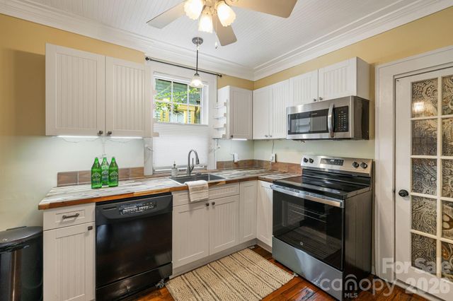 28 Woodlawn Avenue, Asheville, NC 28801