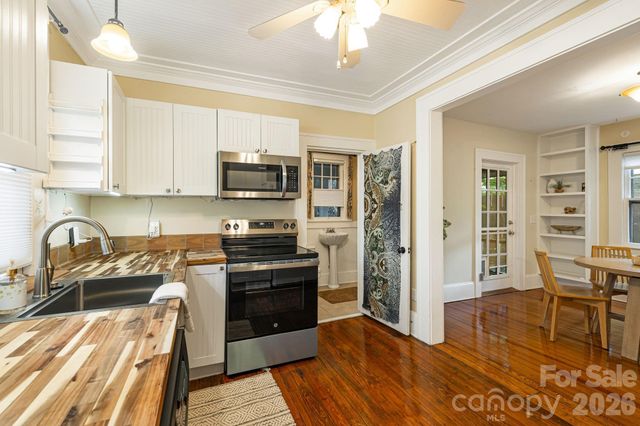28 Woodlawn Avenue, Asheville, NC 28801