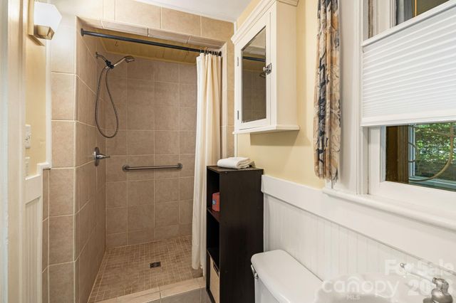 28 Woodlawn Avenue, Asheville, NC 28801