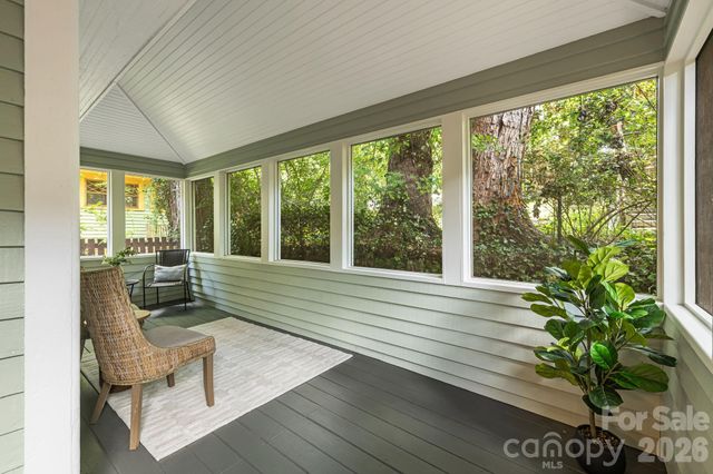 28 Woodlawn Avenue, Asheville, NC 28801