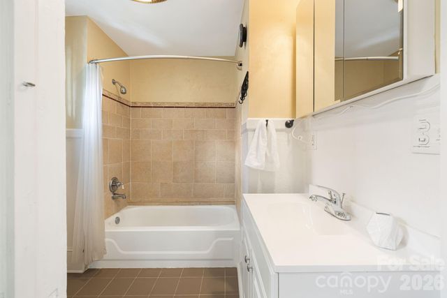 28 Woodlawn Avenue, Asheville, NC 28801