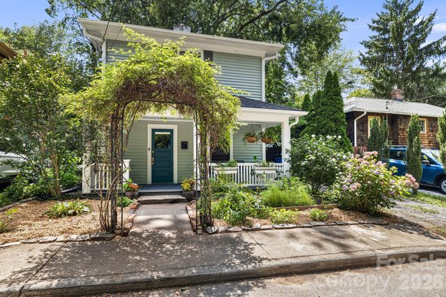 28 Woodlawn Avenue, Asheville, NC 28801