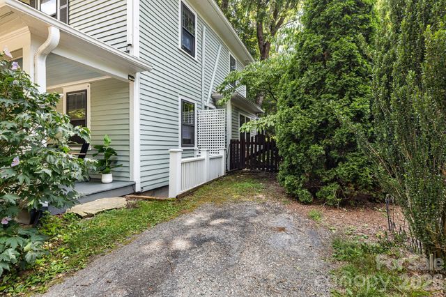 28 Woodlawn Avenue, Asheville, NC 28801