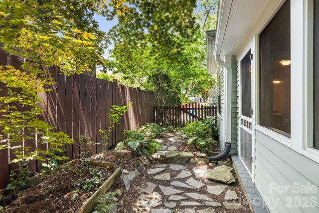 28 Woodlawn Avenue, Asheville, NC 28801