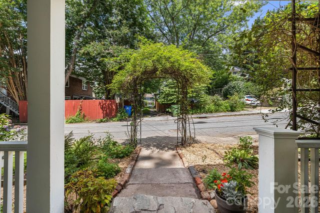 28 Woodlawn Avenue, Asheville, NC 28801
