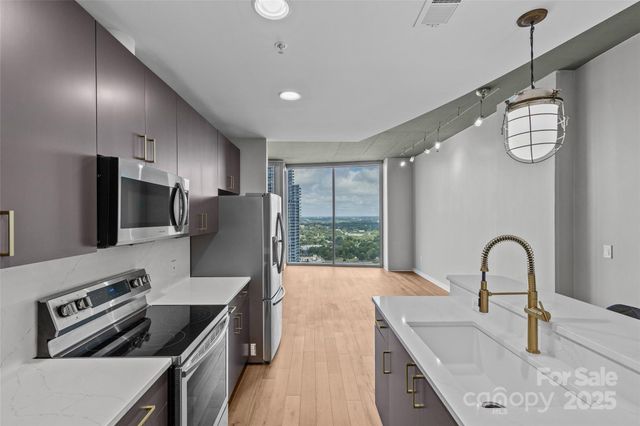 210 N Church Street 2910, Charlotte, NC 28202