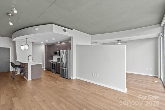 210 N Church Street 2910, Charlotte, NC 28202