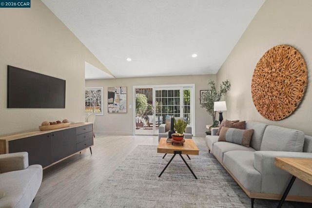 406 Mt Sequoia Ct, Clayton, CA 94517