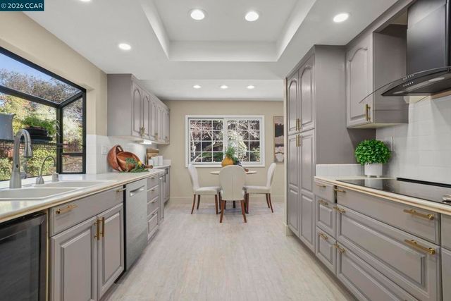 406 Mt Sequoia Ct, Clayton, CA 94517