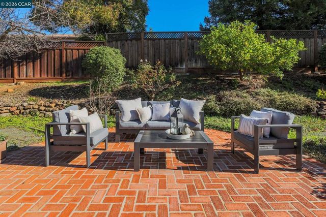 406 Mt Sequoia Ct, Clayton, CA 94517