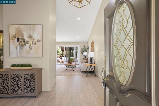 406 Mt Sequoia Ct, Clayton, CA 94517