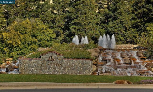 406 Mt Sequoia Ct, Clayton, CA 94517