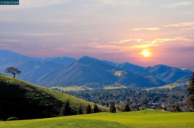 406 Mt Sequoia Ct, Clayton, CA 94517