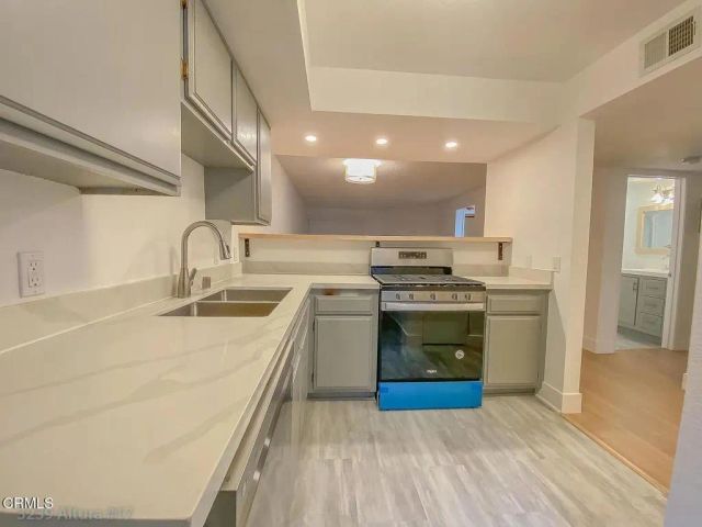 3239 Altura Avenue 17, Glendale, CA 91214