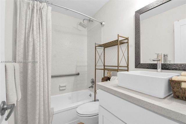 2701 Middle River Dr 3, Fort Lauderdale, FL 33306