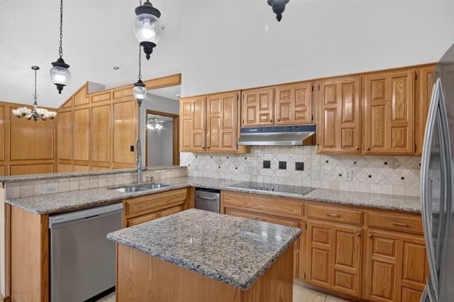 604 Gunnison Drive, Arlington, TX 76006