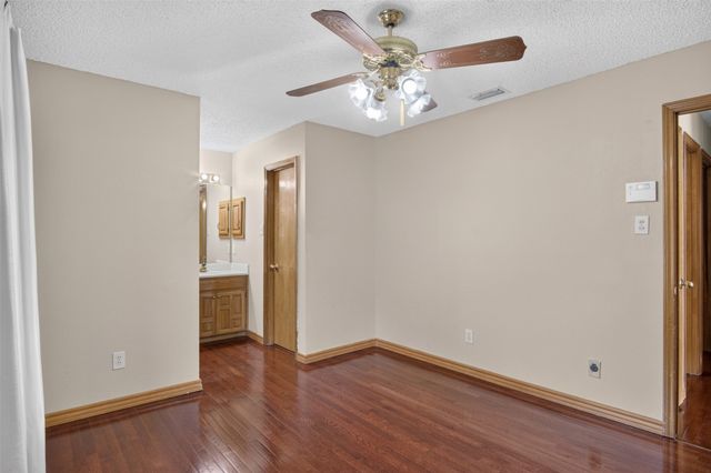 604 Gunnison Drive, Arlington, TX 76006