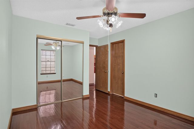 604 Gunnison Drive, Arlington, TX 76006