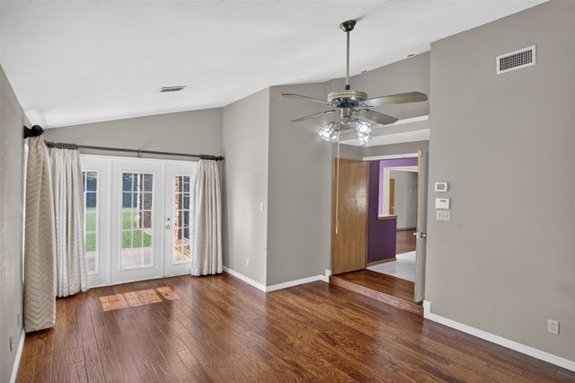 604 Gunnison Drive, Arlington, TX 76006