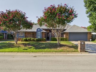 604 Gunnison Drive, Arlington, TX 76006