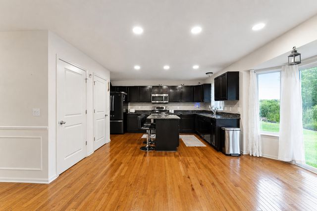 26626 Lakepointe Drive, Taylor, MI 48180