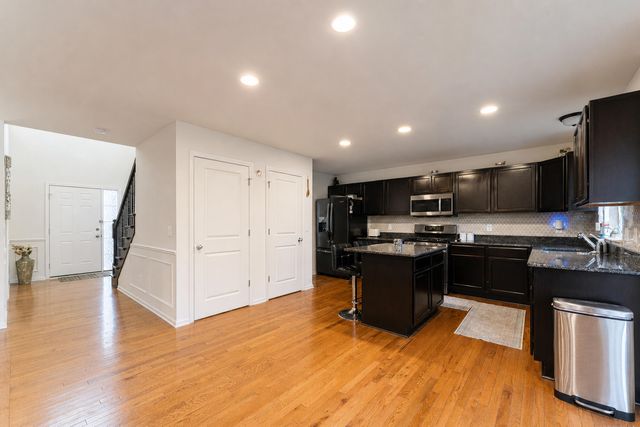 26626 Lakepointe Drive, Taylor, MI 48180