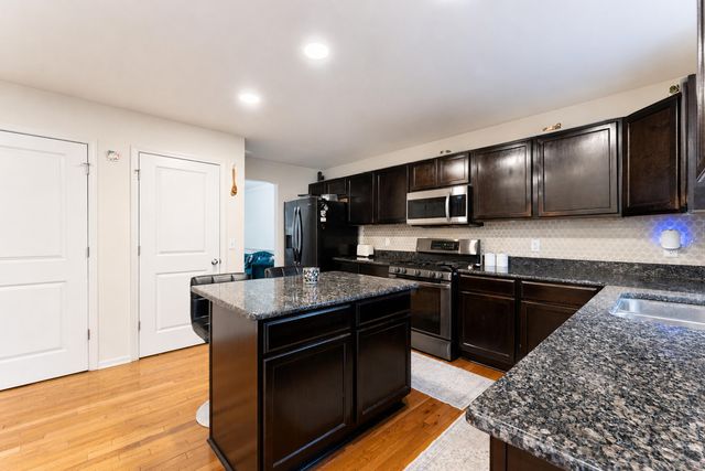 26626 Lakepointe Drive, Taylor, MI 48180