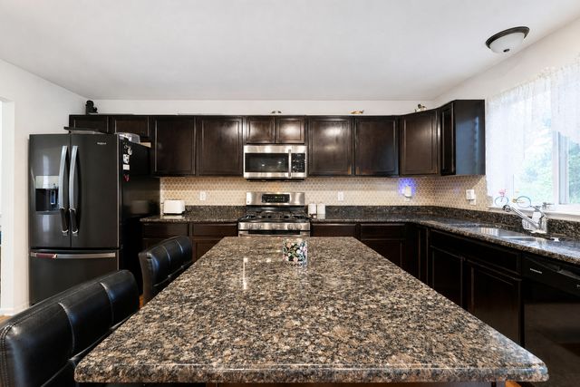 26626 Lakepointe Drive, Taylor, MI 48180