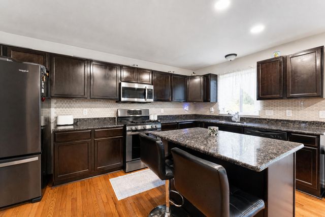 26626 Lakepointe Drive, Taylor, MI 48180