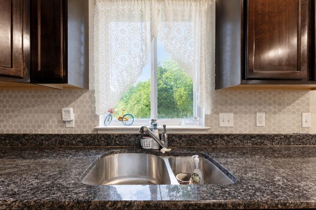 26626 Lakepointe Drive, Taylor, MI 48180