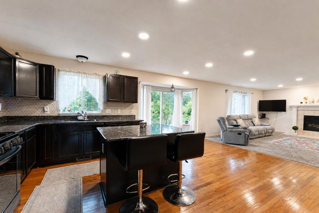 26626 Lakepointe Drive, Taylor, MI 48180