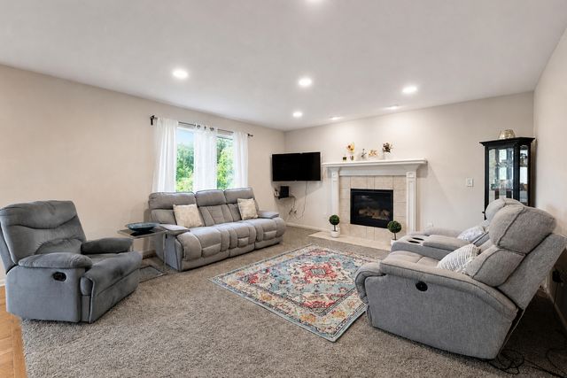 26626 Lakepointe Drive, Taylor, MI 48180