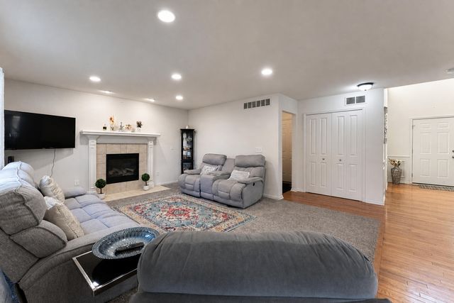 26626 Lakepointe Drive, Taylor, MI 48180