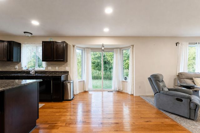 26626 Lakepointe Drive, Taylor, MI 48180