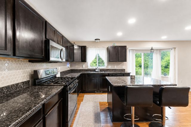 26626 Lakepointe Drive, Taylor, MI 48180
