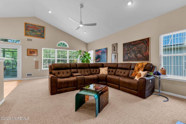 8 Byron Drive, Manchester, NJ 08759