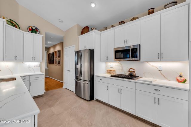 8 Byron Drive, Manchester, NJ 08759