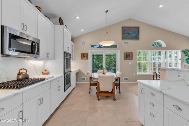 8 Byron Drive, Manchester, NJ 08759
